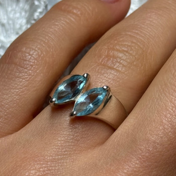 925 Sterling Silver Topaz Ring Size 6