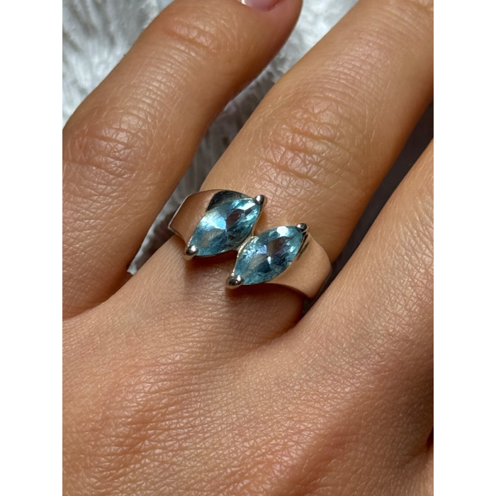 925 Sterling Silver Topaz Ring Size 6