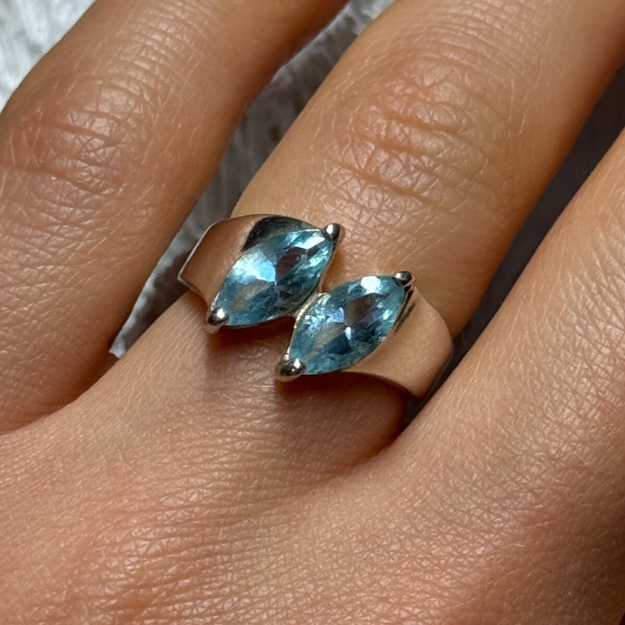 925 Sterling Silver Topaz Ring Size 6