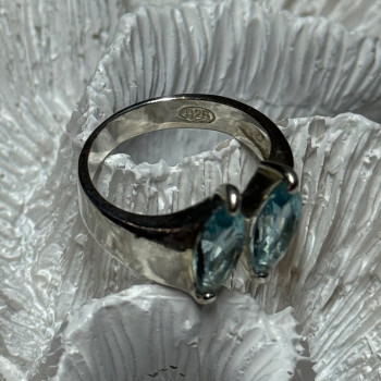 925 Sterling Silver Topaz Ring Size 6