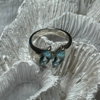 925 Sterling Silver Topaz Ring Size 6