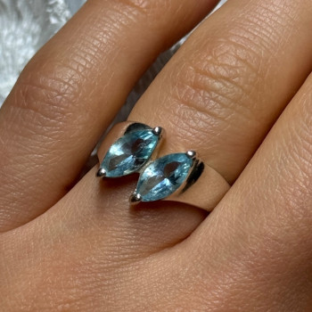 925 Sterling Silver Topaz Ring Size 6