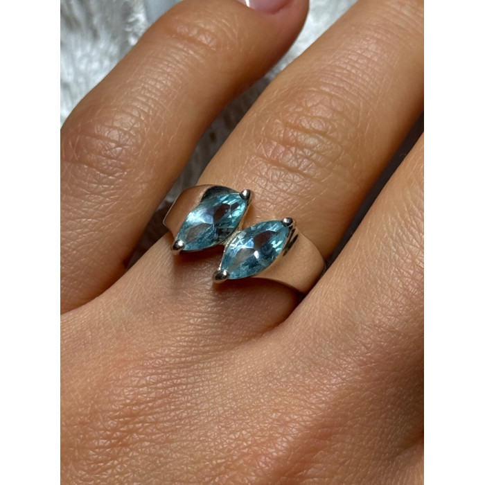 925 Sterling Silver Topaz Ring Size 6