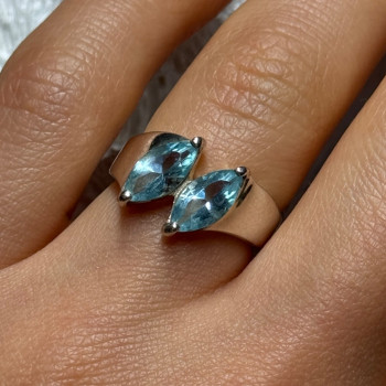 925 Sterling Silver Topaz Ring Size 6
