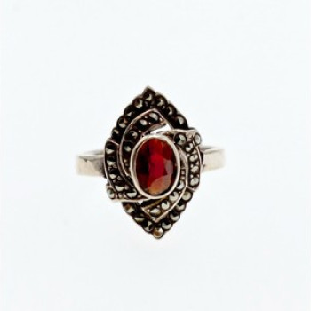 925 Sterling Silver Garnet & Marcasites Ring Size 7