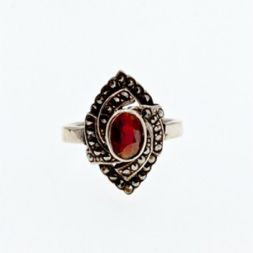 925 Sterling Silver Garnet & Marcasites Ring Size 7
