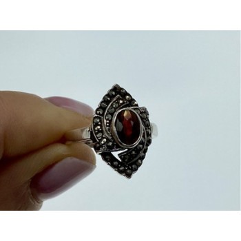 925 Sterling Silver Garnet & Marcasites Ring Size 7