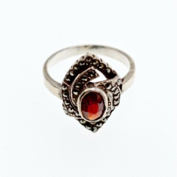925 Sterling Silver Garnet & Marcasites Ring Size 7