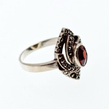 925 Sterling Silver Garnet & Marcasites Ring Size 7