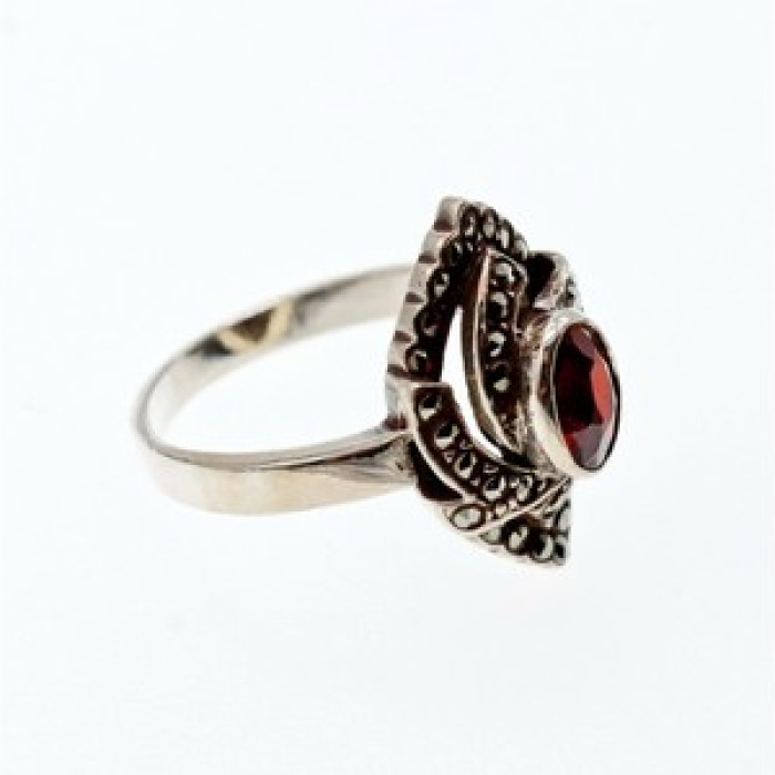 925 Sterling Silver Garnet & Marcasites Ring Size 7