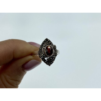 925 Sterling Silver Garnet & Marcasites Ring Size 7