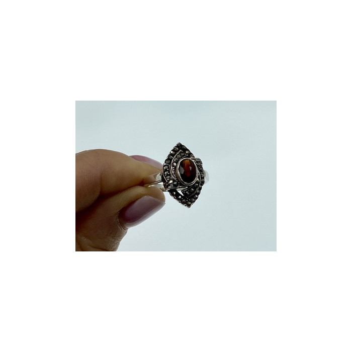925 Sterling Silver Garnet & Marcasites Ring Size 7