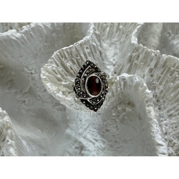 925 Sterling Silver Garnet & Marcasites Ring Size 7