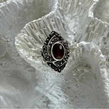 925 Sterling Silver Garnet & Marcasites Ring Size 7