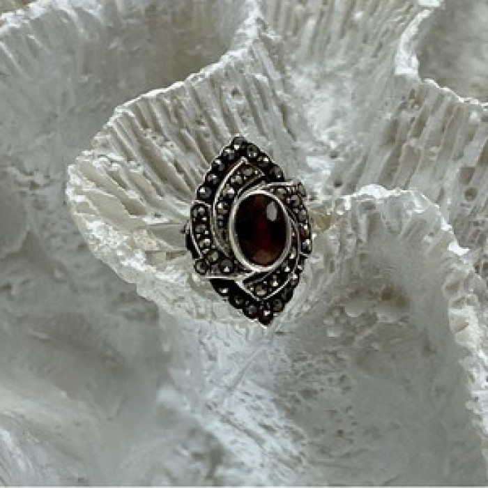925 Sterling Silver Garnet & Marcasites Ring Size 7