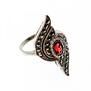 Vintage 925 Sterling Silver Garnet & Marcasites Ring Size 5.5