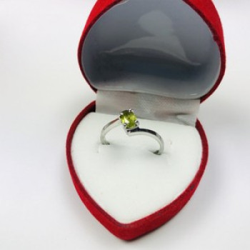925 Sterling Silver Peridot Ring Size 6