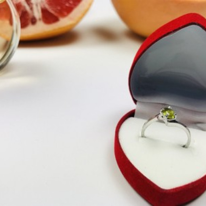 925 Sterling Silver Peridot Ring Size 6