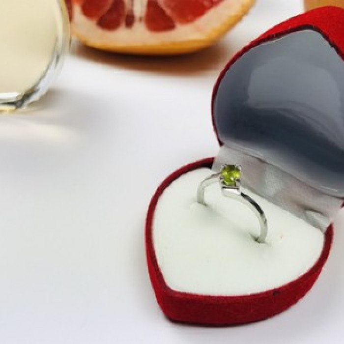 925 Sterling Silver Peridot Ring Size 6