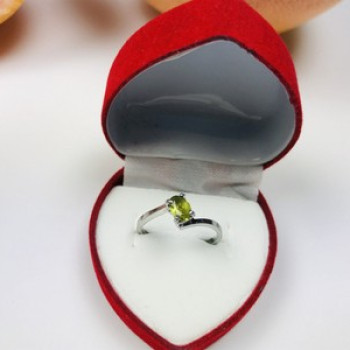 925 Sterling Silver Peridot Ring Size 6