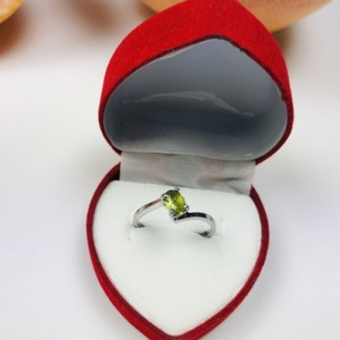 925 Sterling Silver Peridot Ring Size 6