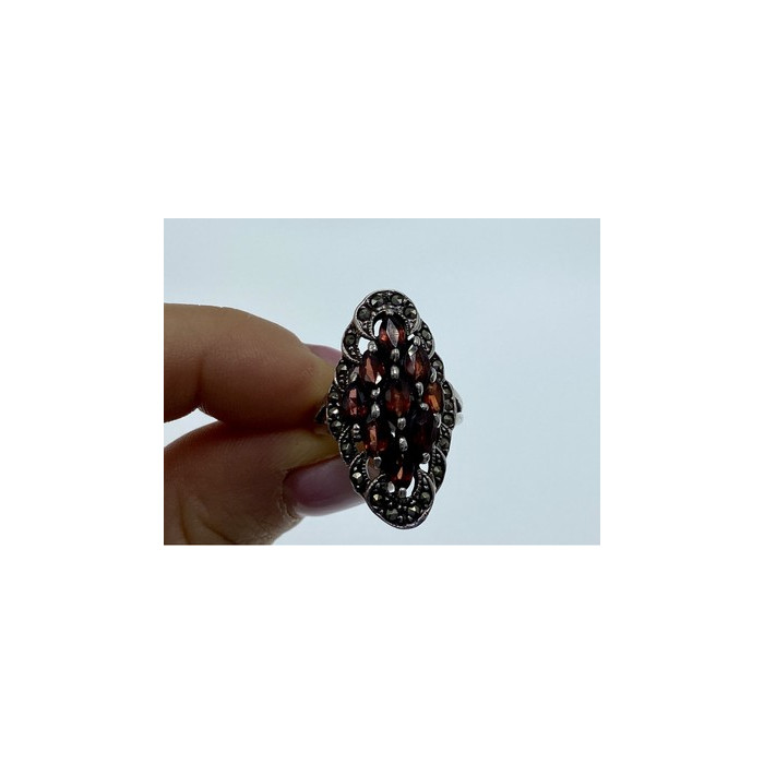 Vintage 925 Sterling Silver Garnet & Marcasites Ring Size 6.5