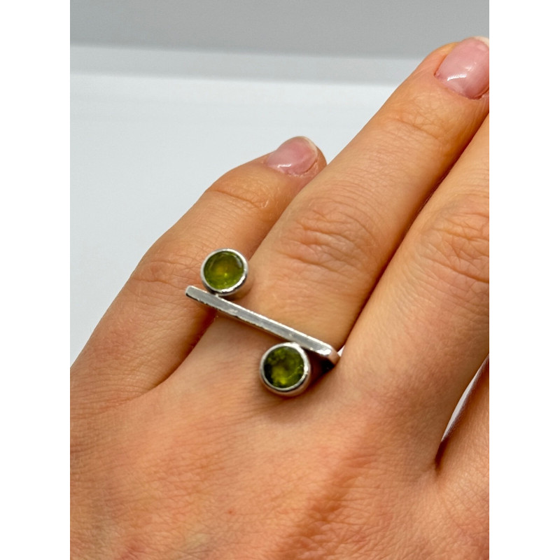 925 Sterling Silver Peridot Ring Size 5.5