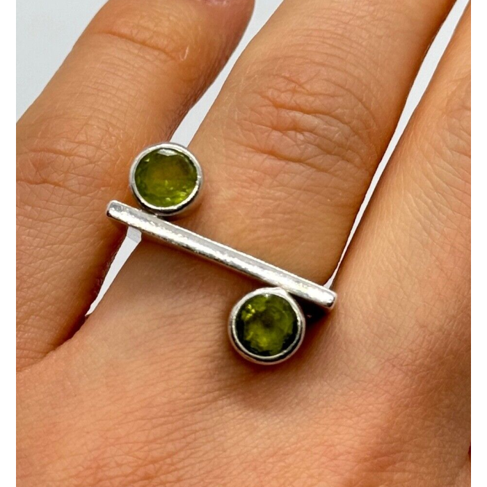 925 Sterling Silver Peridot Ring Size 5.5