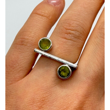 925 Sterling Silver Peridot Ring Size 5.5