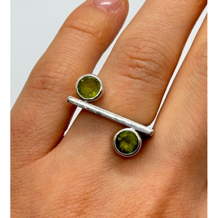 925 Sterling Silver Peridot Ring Size 5.5