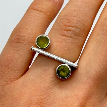 925 Sterling Silver Peridot Ring Size 5.5