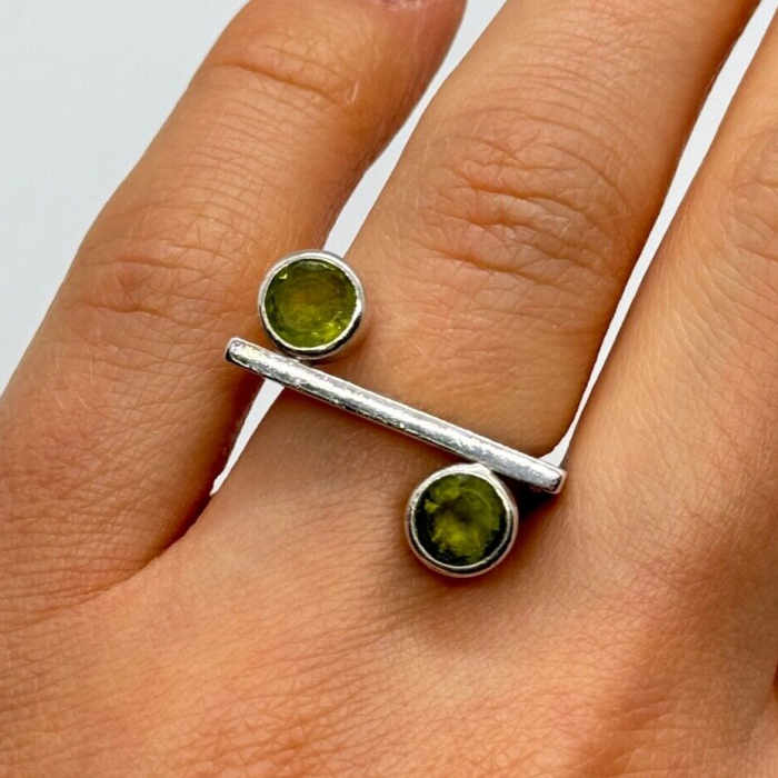 925 Sterling Silver Peridot Ring Size 5.5