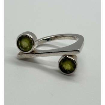 925 Sterling Silver Peridot Ring Size 5.5