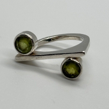 925 Sterling Silver Peridot Ring Size 5.5