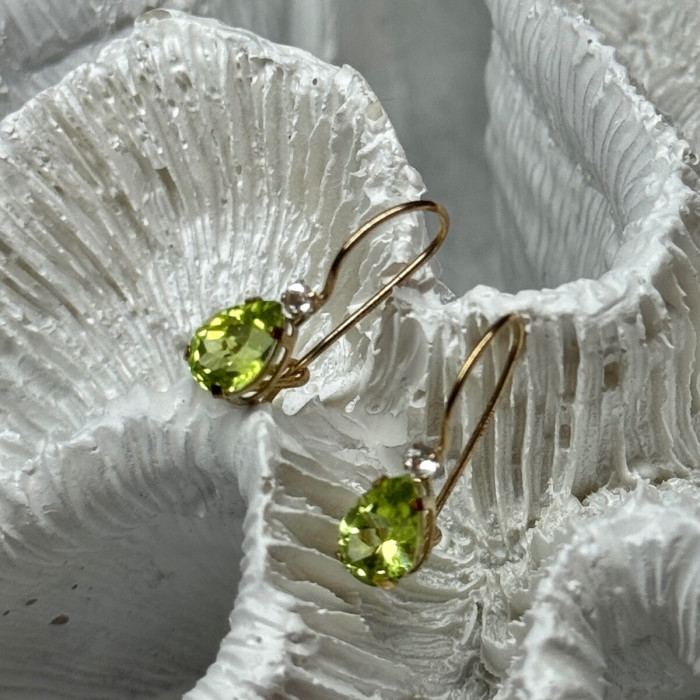 10K YELLOW GOLD PERIDOT & DIAMOND EARRINGS LENGHT 0.7 Inch