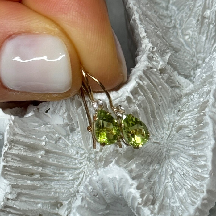 10K YELLOW GOLD PERIDOT & DIAMOND EARRINGS LENGHT 0.7 Inch