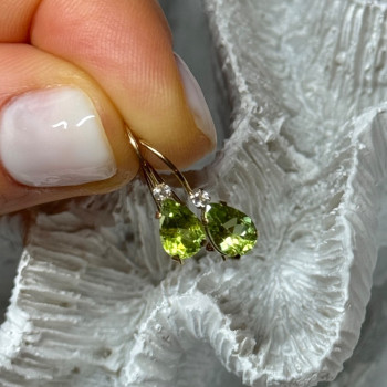 10K YELLOW GOLD PERIDOT & DIAMOND EARRINGS LENGHT 0.7 Inch