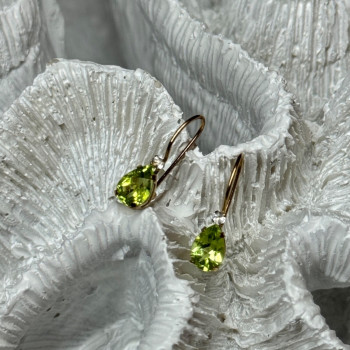 10K YELLOW GOLD PERIDOT & DIAMOND EARRINGS LENGHT 0.7 Inch
