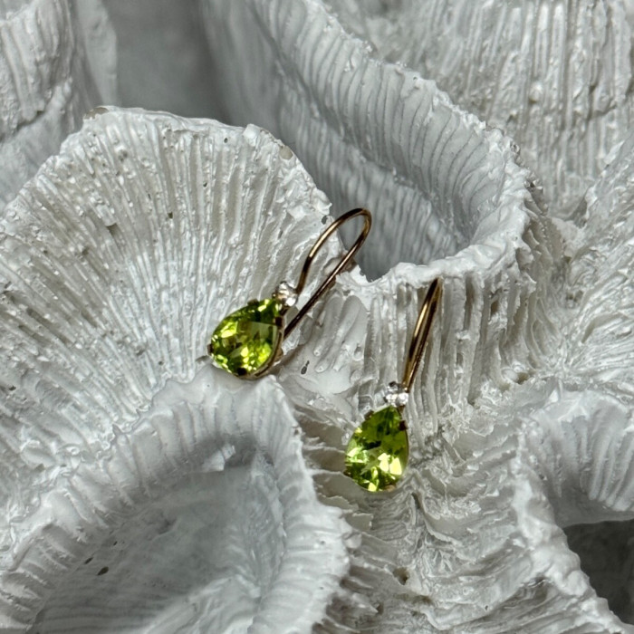 10K YELLOW GOLD PERIDOT & DIAMOND EARRINGS LENGHT 0.7 Inch