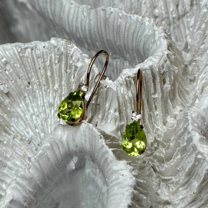 10K YELLOW GOLD PERIDOT & DIAMOND EARRINGS LENGHT 0.7 Inch