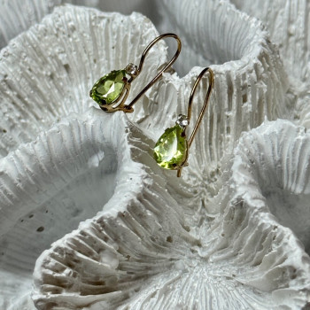 10K YELLOW GOLD PERIDOT & DIAMOND EARRINGS LENGHT 0.7 Inch