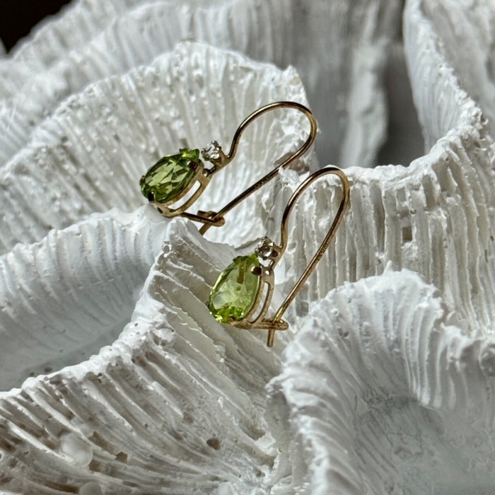 10K YELLOW GOLD PERIDOT & DIAMOND EARRINGS LENGHT 0.7 Inch