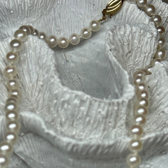 14K Yellow Gold Claps Fresh Water Pearl Necklace 18 Inch