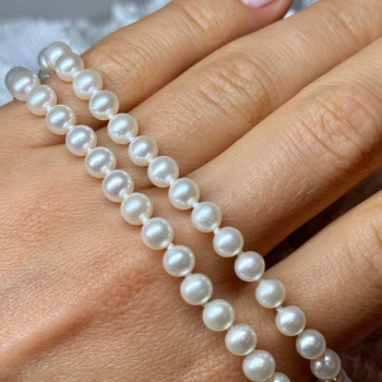14K Yellow Gold Claps Fresh Water Pearl Necklace 18 Inch