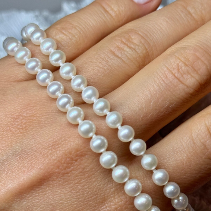 14K Yellow Gold Claps Fresh Water Pearl Necklace 18 Inch