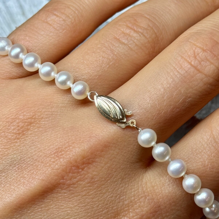 14K Yellow Gold Claps Fresh Water Pearl Necklace 18 Inch
