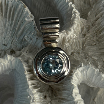 925 Sterling Silver Blue Topaz Pendant Length 1 Inch
