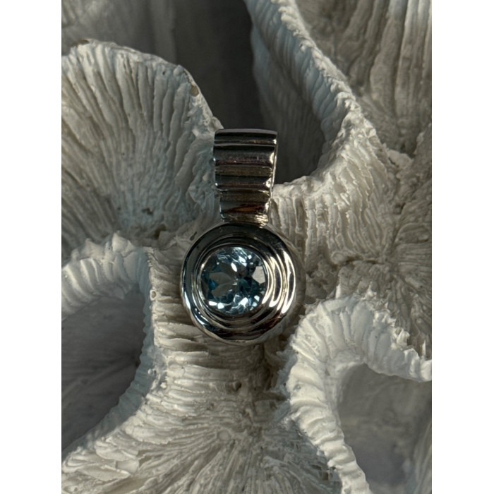 925 Sterling Silver Blue Topaz Pendant Length 1 Inch