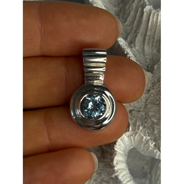 925 Sterling Silver Blue Topaz Pendant Length 1 Inch