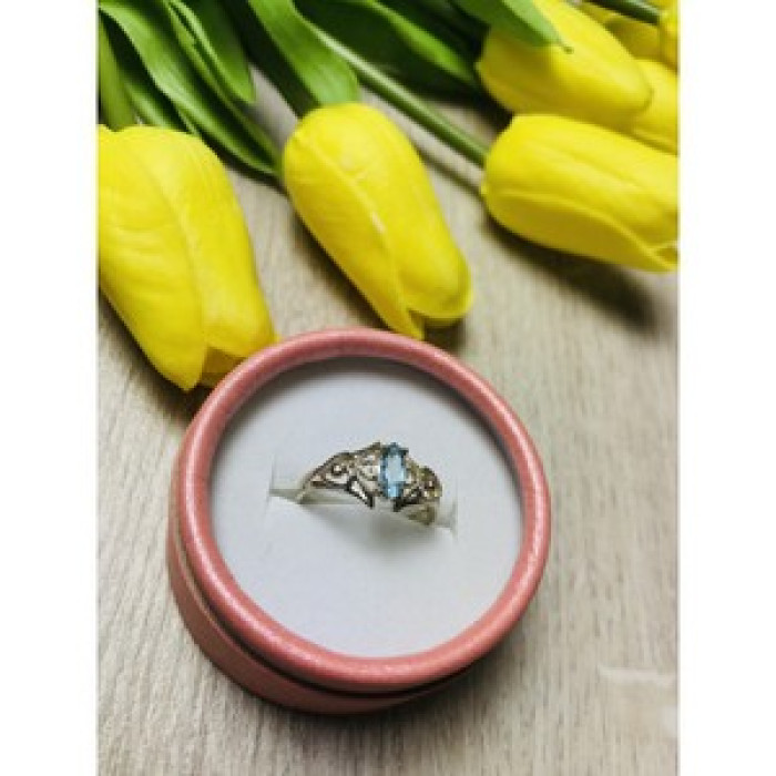925 Sterling Silver Topaz Ring Size 8.5